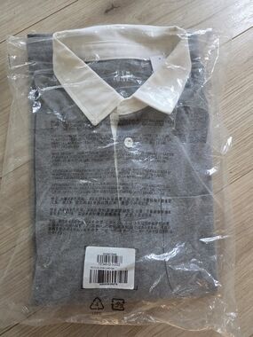 GAP NWT Men's Gray Polo Shirt with White Collar